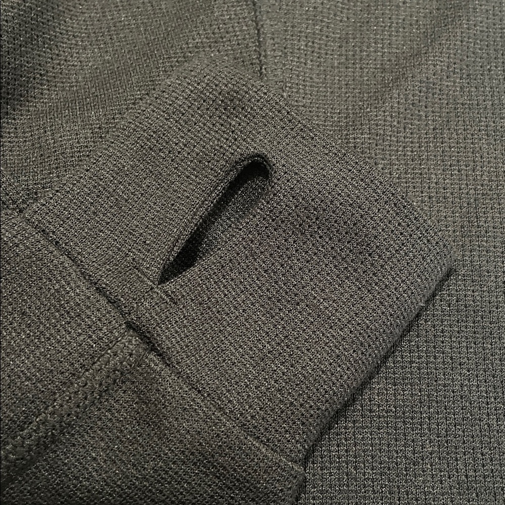 L.L. Bean Women's Black 1/4 Zip Pullover with thumbholes! Size Small, Like new! - Picture 3 of 5